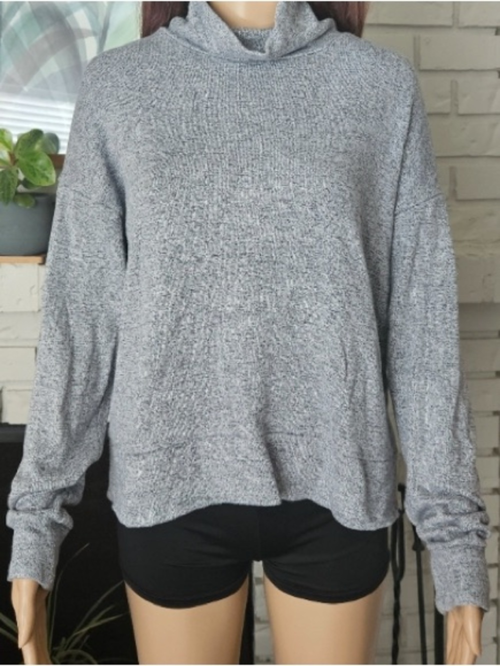 Cozy Aritzia Community Grey Knit Pullover Sweater Size S